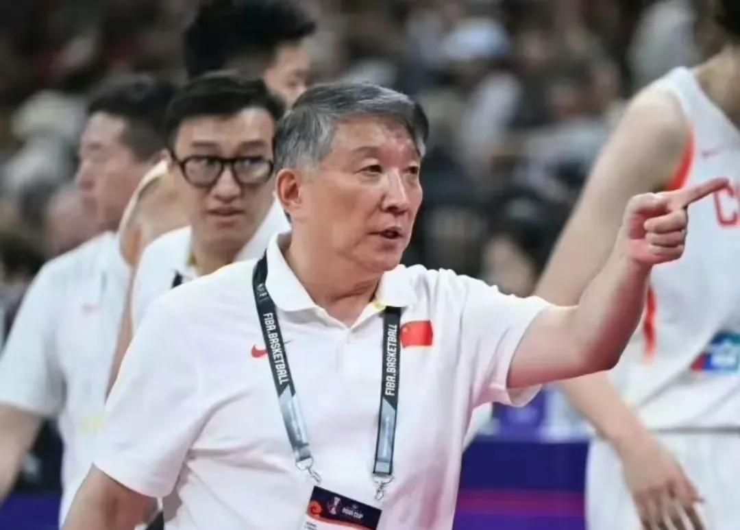 中国女篮不需要田中心，而是“约基奇”。
中国女篮之所以输球，其实没有什么实质的错