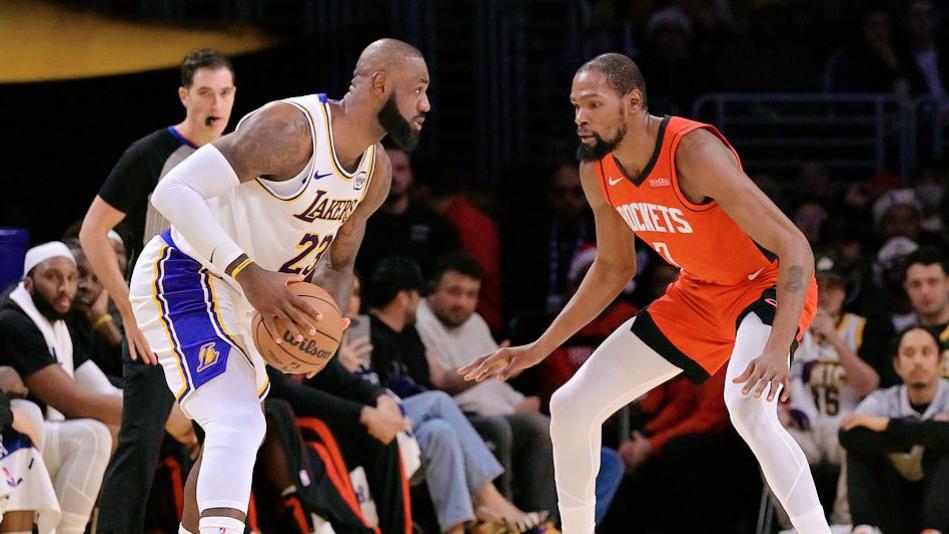 火箭年终大战轻取湖人！杜兰特25+4+8，老詹正负值-33创尴尬纪录