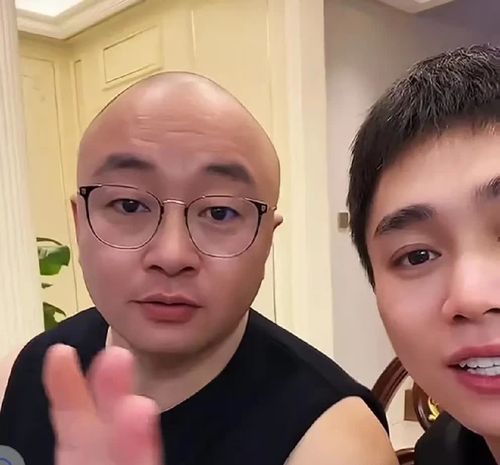 东方阿保改口开价500万，仙洋“看不上”拒跳槽！

         年前东