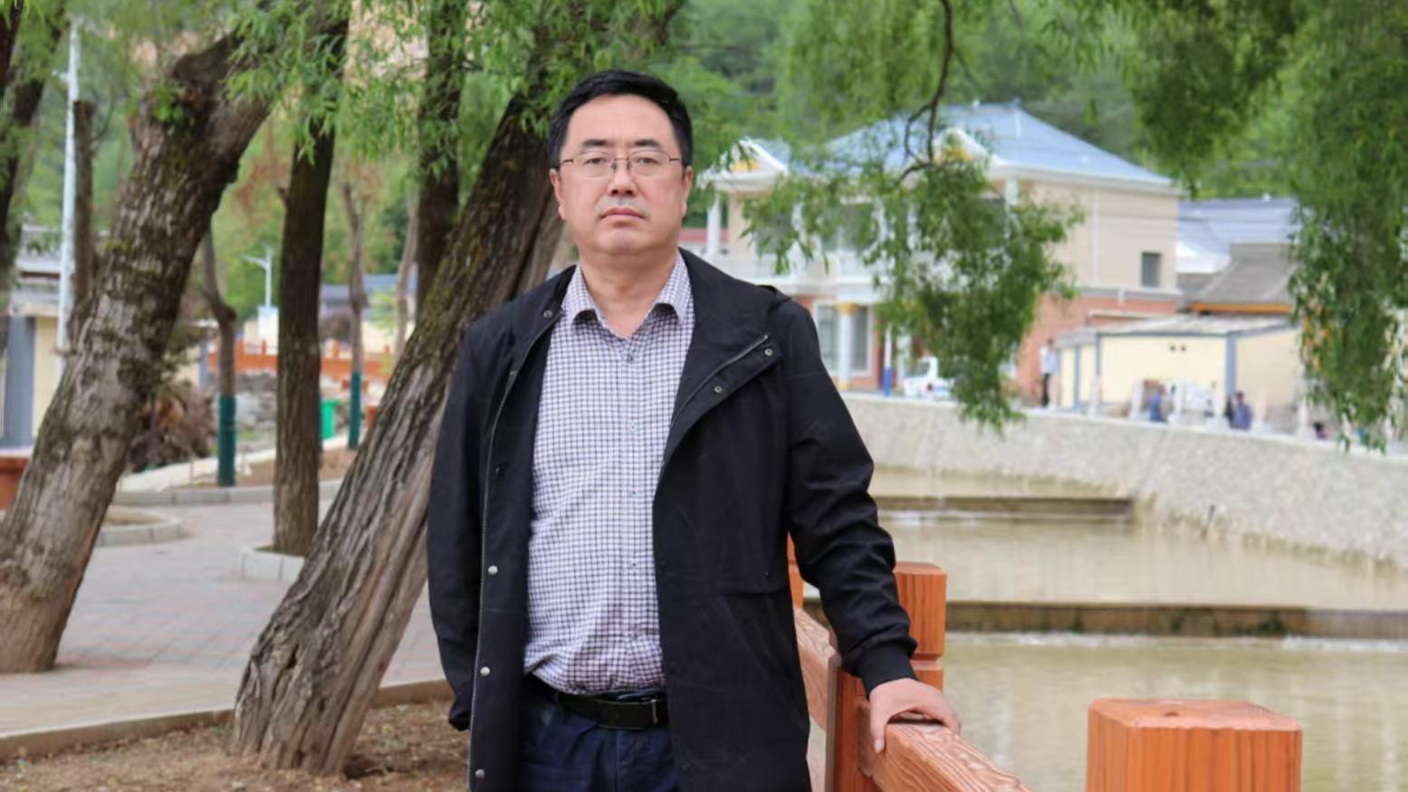 敝帚自珍当结集，原稿散轶恐成憾——陇上犁散文集《随手记》由百家文艺出版社出版