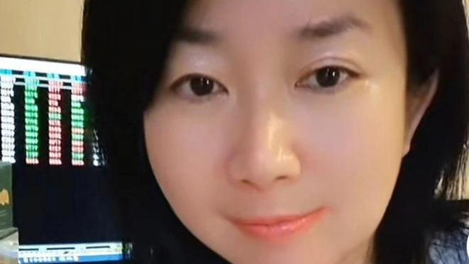 上海“鼻涕姐”后续：黑料越扒越多，倒逼餐馆老板道歉，人美心恶
