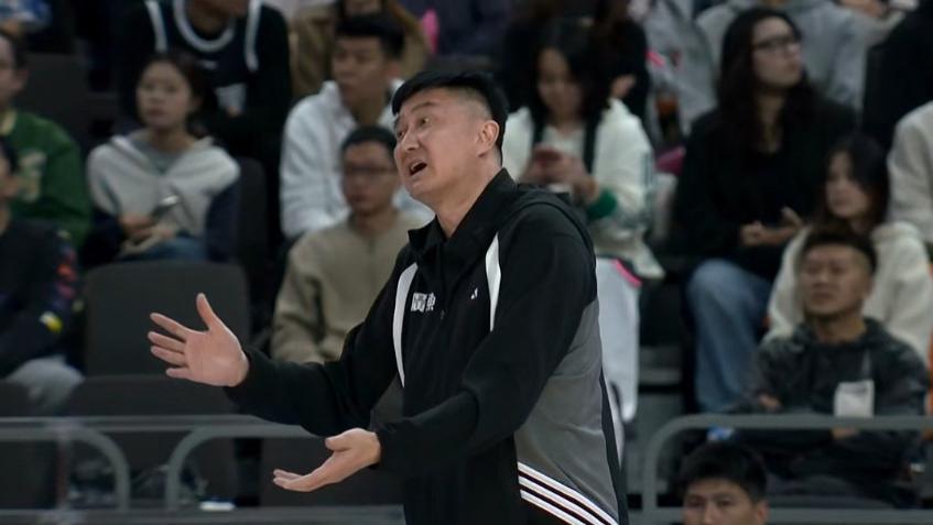 四大中锋干不过一个陶汉林！兵多将广仅赢山东16分，杜锋惨遭打脸