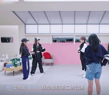 舞台总监对陈德容的嫌弃都挂在脸上了，根本藏不了一点！陈德容来浪姐不是来挑战自我的