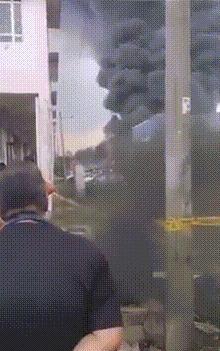 伊朗对以色列特拉维夫发动第二波导弹袭击，结果现场画面被以色列人拍成了“灾难大片”