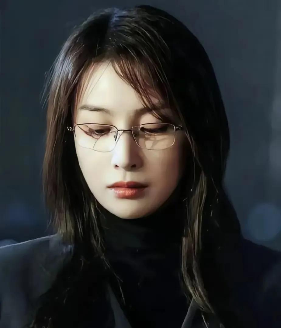 女明星眼镜杀：谁才是真正的时尚天花板？
别被那些所谓的“高启兰同款”迷惑了双眼！
