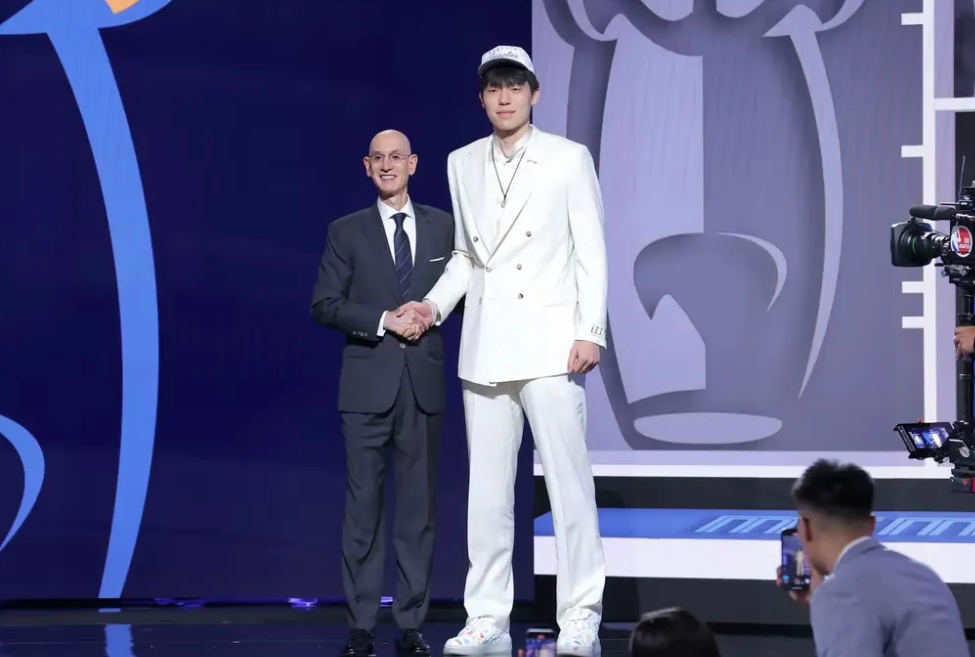青岛的篮球运动员杨瀚森被NBA选中！

很多人不了解杨瀚森被选入NBA的意义，实