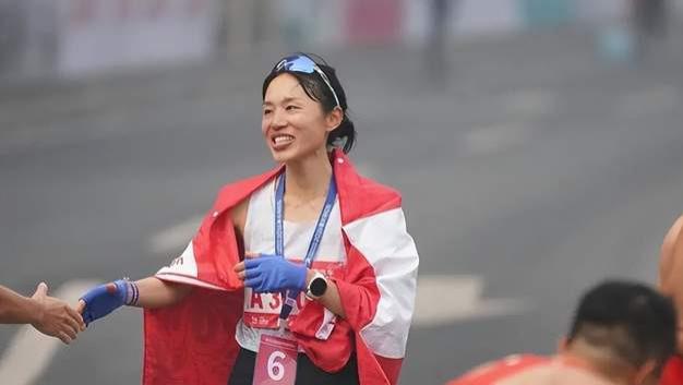 辞职18天仍“裸奔”？张水华重马夺金却难获合同，真相有些扎心