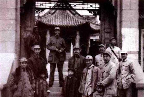 他从纵队副司令变成粟裕助手，进入三野核心，过程很多人不清楚！
“1948年初的夜