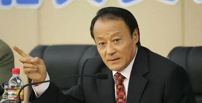 李富荣，中国乒乓球传奇人物，5次参加世乒赛夺得4次冠军，退役后担任教练员和体育管