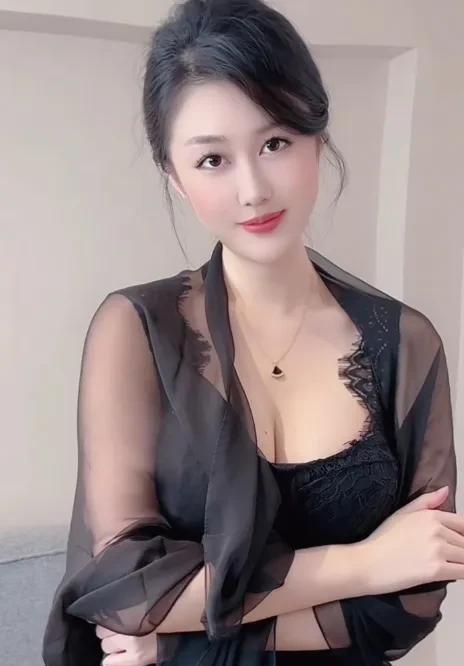 什么样的女人容易出轨
1.心肠软的女人容易出轨
2.喜欢面子的女人容易出轨
3.