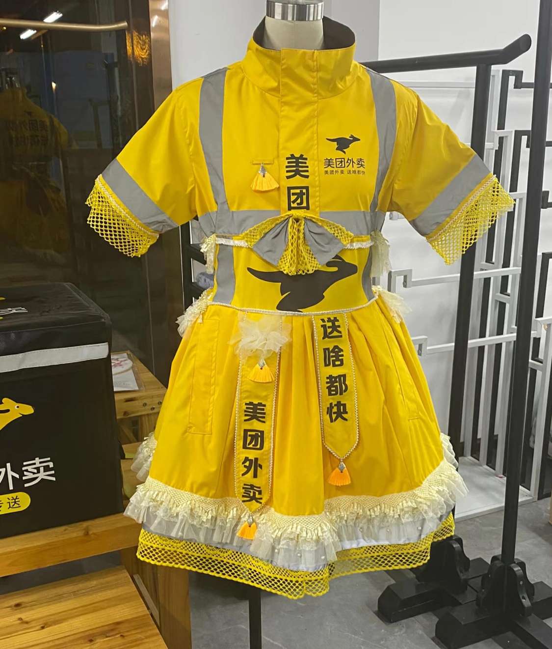 几个月了没找到工作，打算去送外卖了。