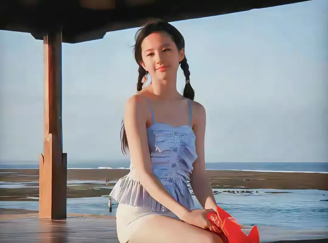 刘亦菲，170cm，那时候好清纯，一脸与世无争的样子！