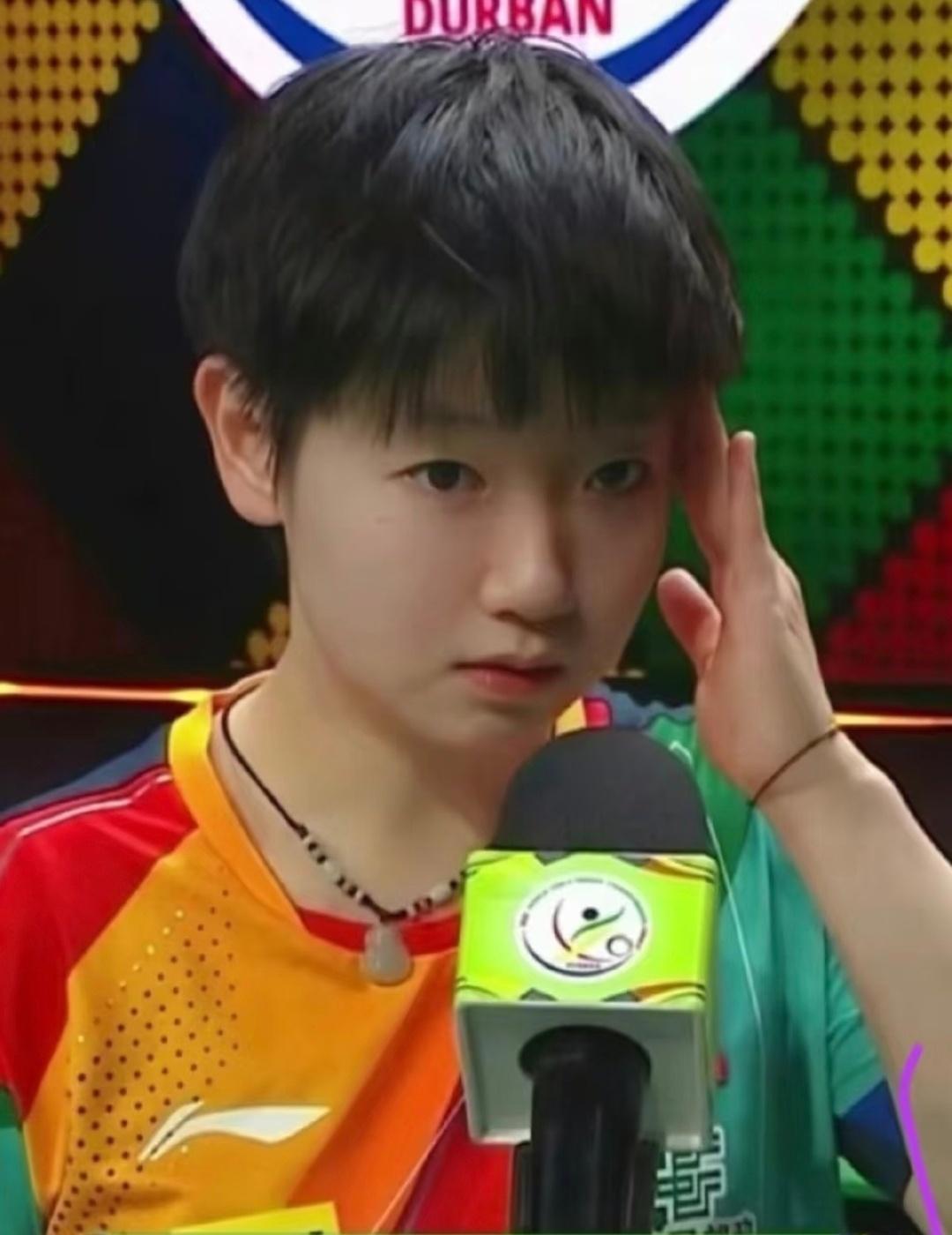 #孙颖莎此等萌物一口吞了#可爱和帅气同时出现的时候就是孙颖莎
面对无边无沿的观众