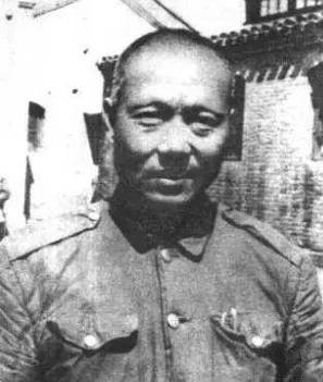 1957年，傅作义到功德林看望陈长捷，陈长捷激动大喊：“你在北平谈判，让我坚守天