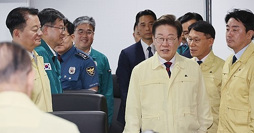 韩国总统为何不住自己家？











---











谁