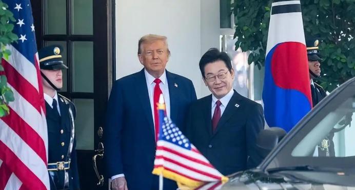 之所以引起这么大反应，是因为这一幕打破了几十年来的常规。自20世纪60年代起，历