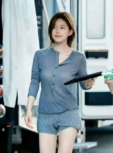 究竟是哪个天才设计师发明的毛短裤啊，这裤子穿上确定舒服？