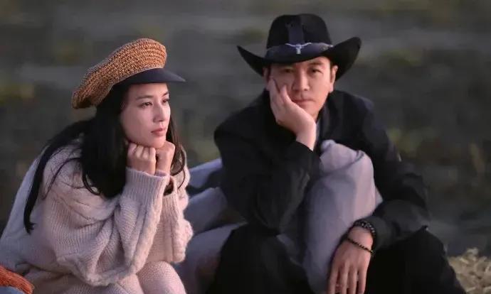 黄圣依结婚亲妈都是看新闻才知道
她妈不明白为什么黄圣依会选择那样一个男人。
但婚