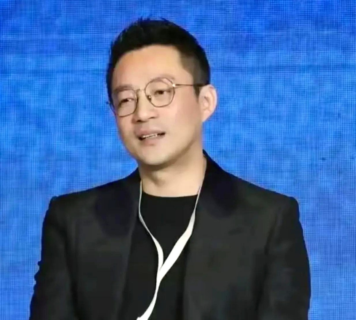 汪小菲大S事件反转











汪小菲和大S的离婚闹剧又出幺蛾子！就在