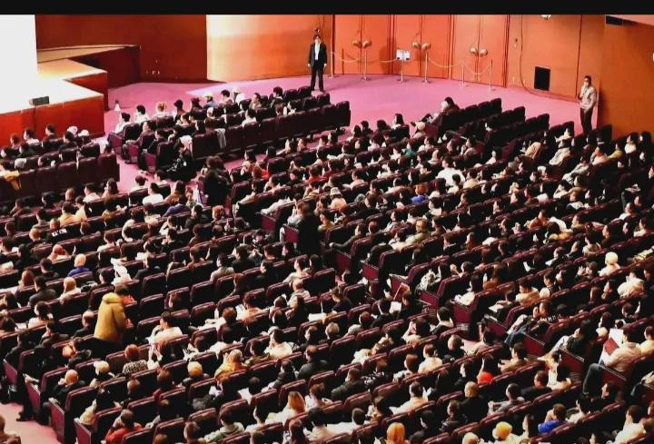 德云社到日本巡演，真是搞得沸沸扬扬啊。国内外都在议论纷纷，有人说好有人说不好。这