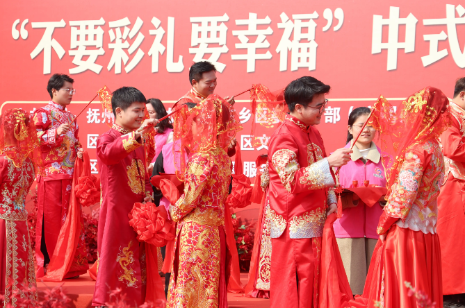 忽然间思考，如果国家从法律层面明确禁止彩礼，不允许以任何形式给付彩礼，那将会引发