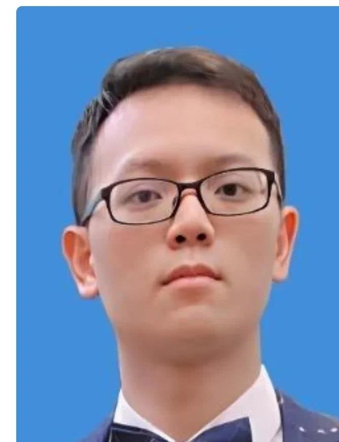 不能让他们跑了，
国安部发布了一份湾湾网络水军头头，分别是35岁的王浩铭，43