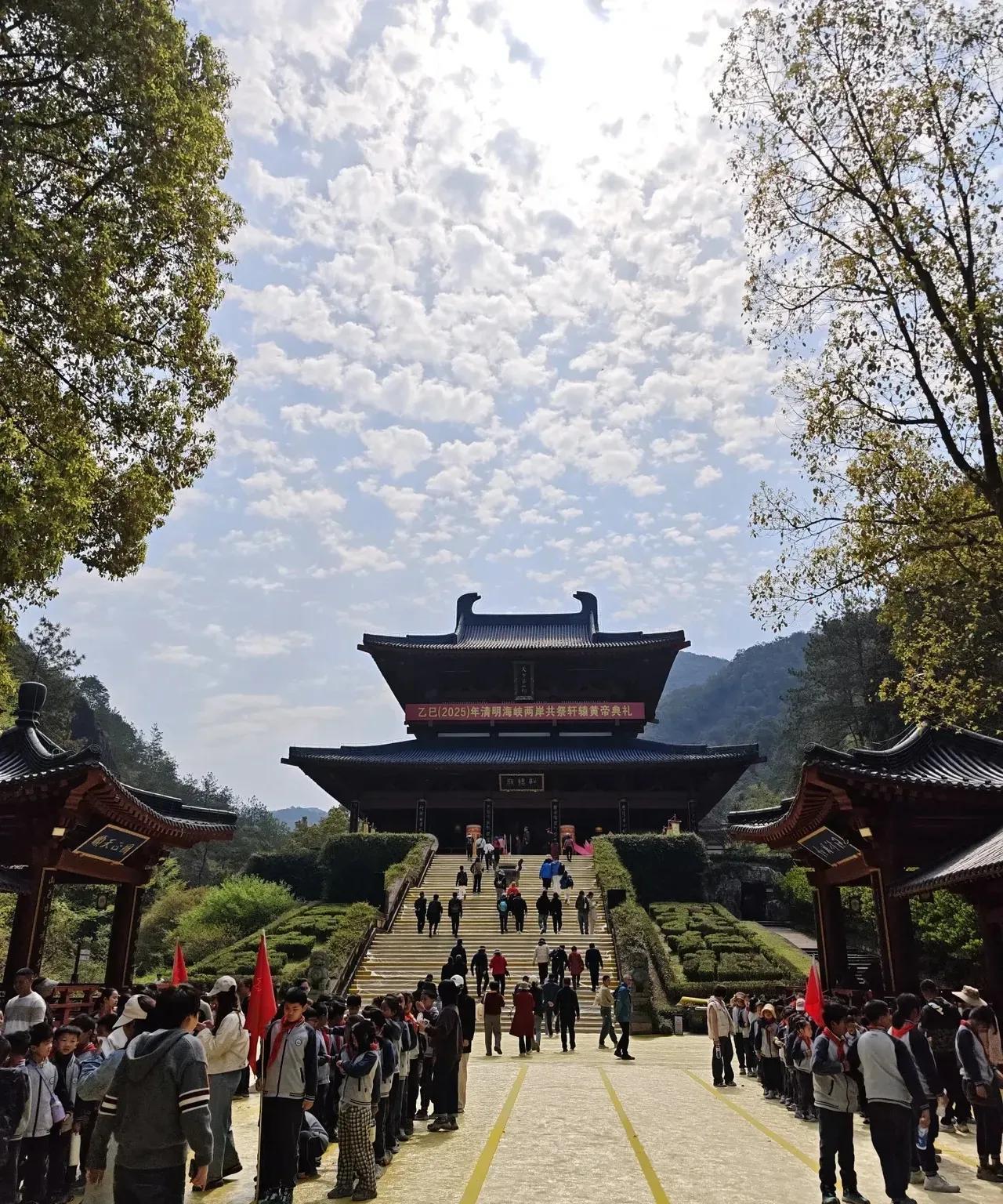 自由自在的自驾游
       我和妻子3月22日从沈阳自驾游出发，沿渤海、东海