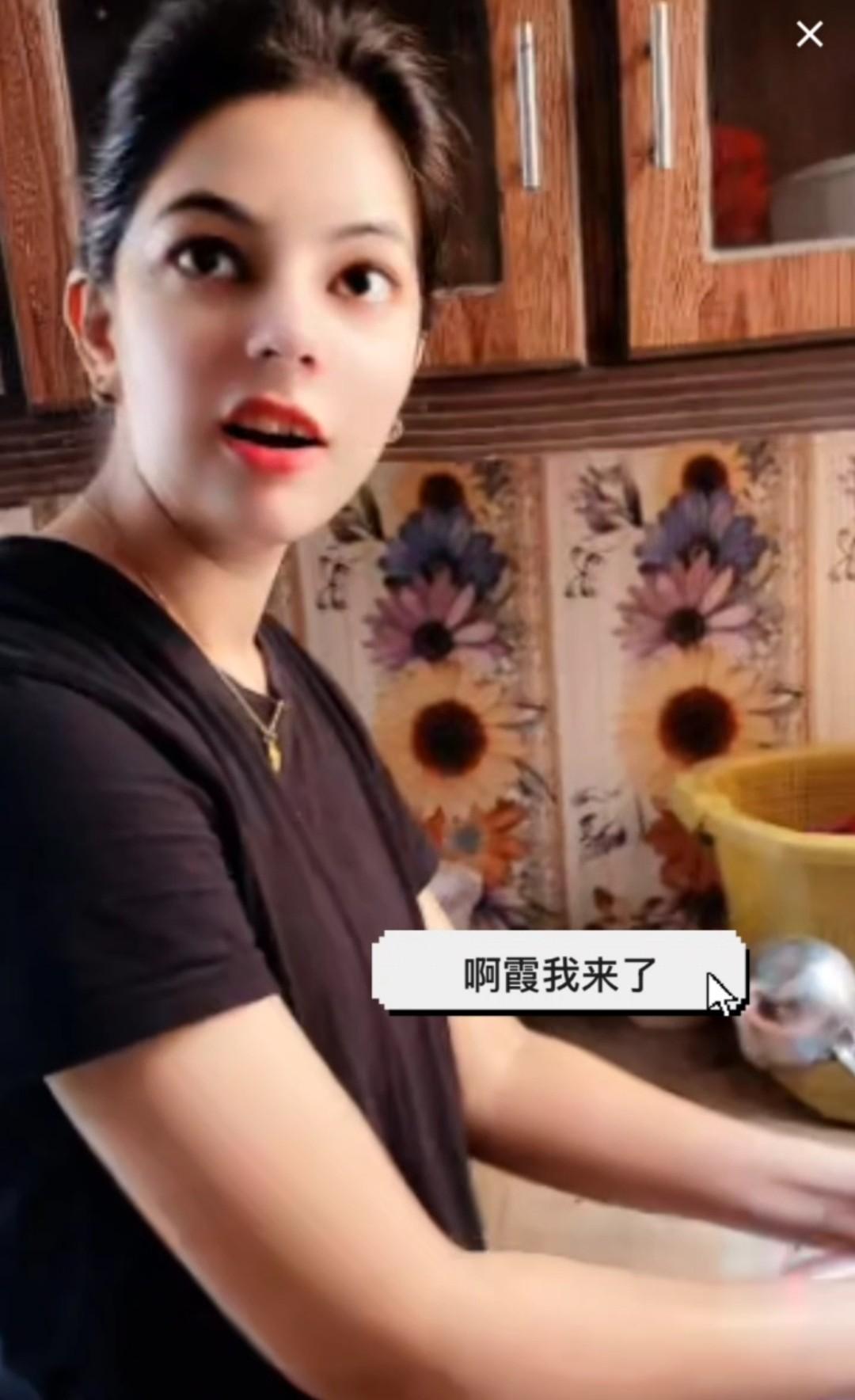 说是阿霞朋友，还在巴基斯坦拍摄阿霞、直播阿霞的那个中国博主，不得不说对阿霞是真好