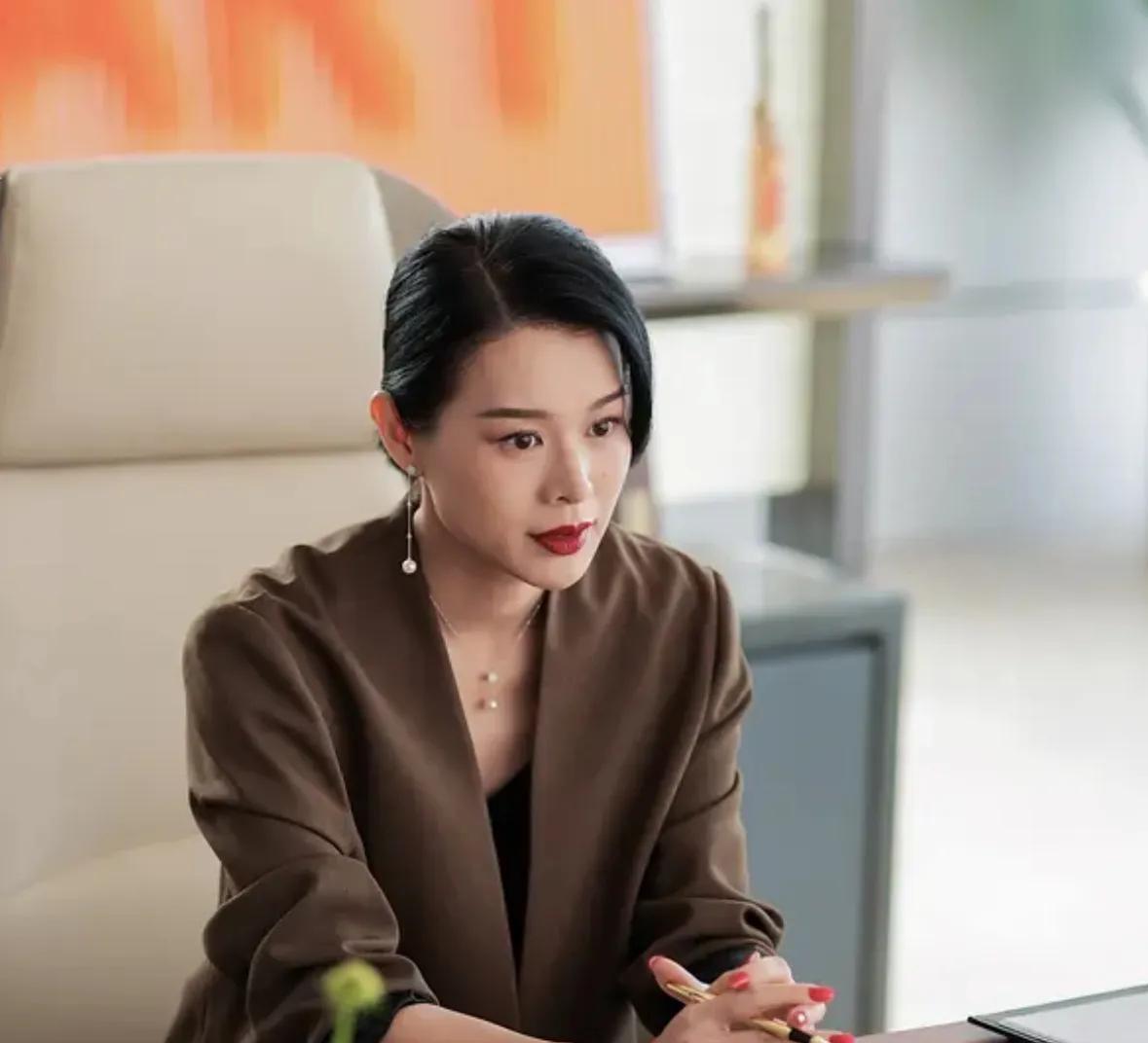 丁致远做梦都想不到，
邱丽苏心甘情愿当他小三的原因竟然这么狠！
他以为是自己有魅