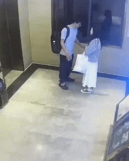遇事情要心平气和不要冲动还好是在拍电影。