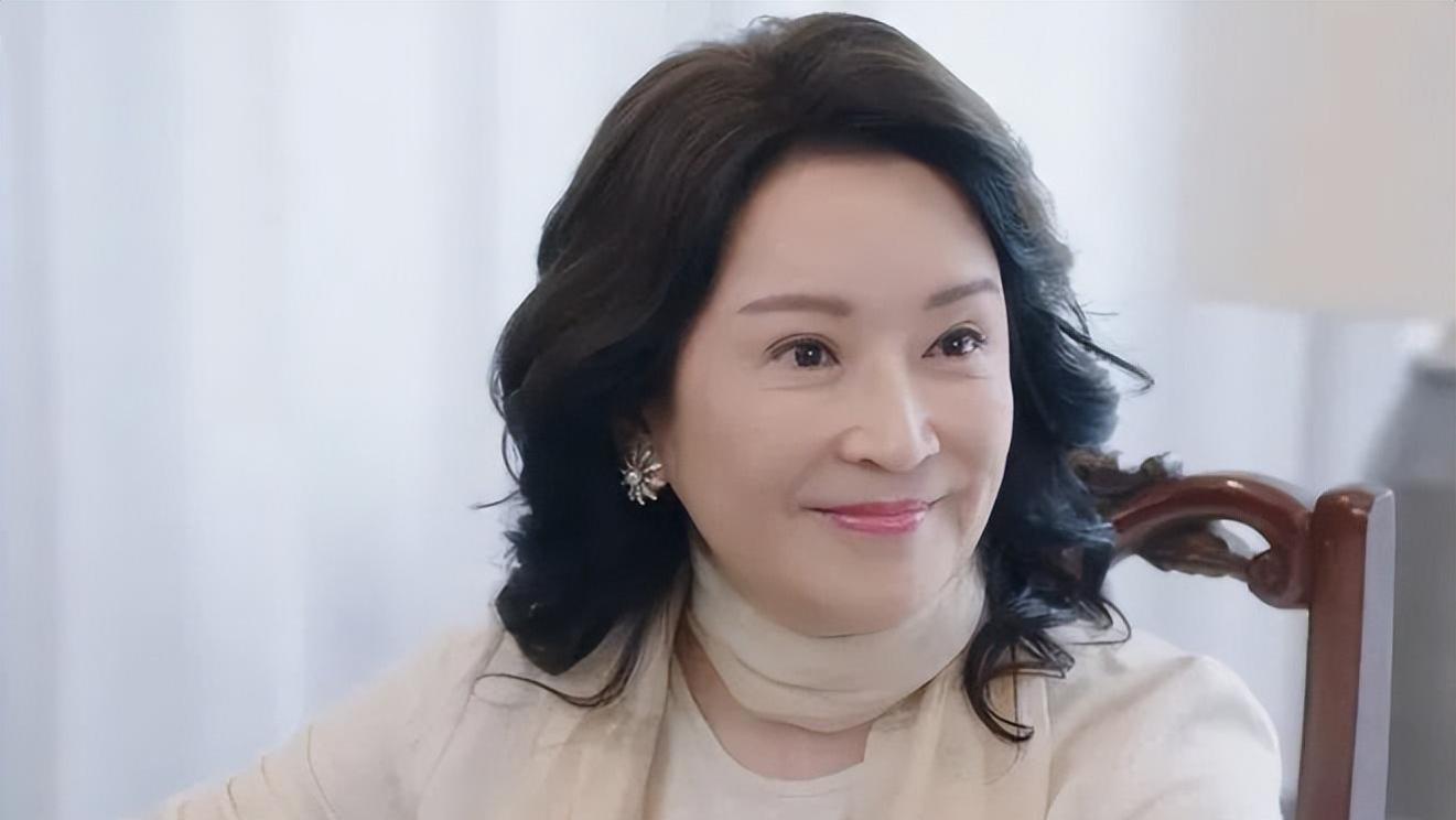 佛口蛇心！从《新闻女王》到《金式森林》，57岁龚慈恩，开辟港剧阔太新赛道