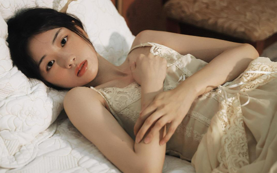 我亲手将尸珠送给仇人，他们不知，无尽的财宝背后，是更无尽的厄运。