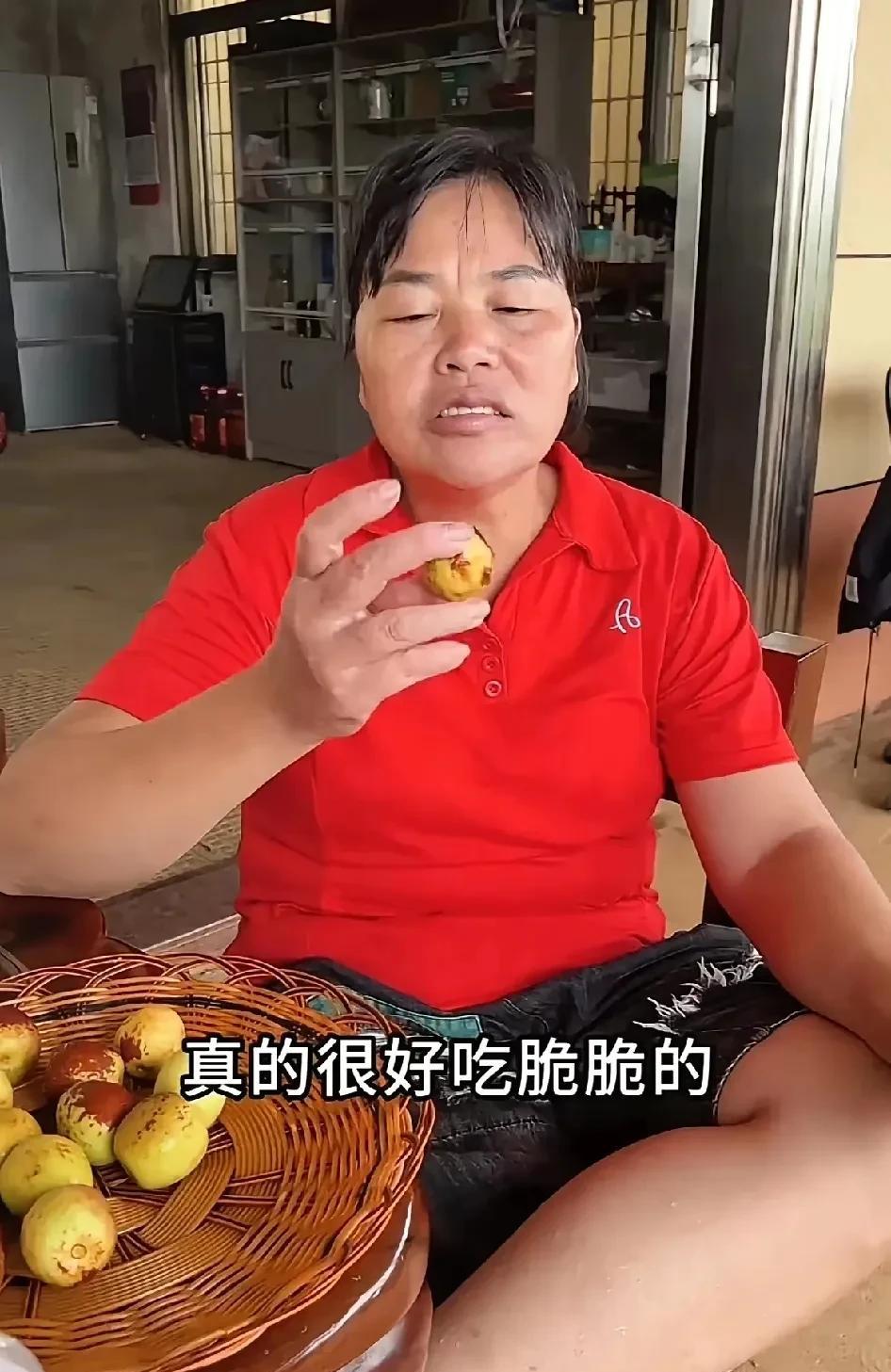 如果我看到这样直播的人，确实不想买，总觉得枣子会不干净。
不管她是不是全红婵的妈