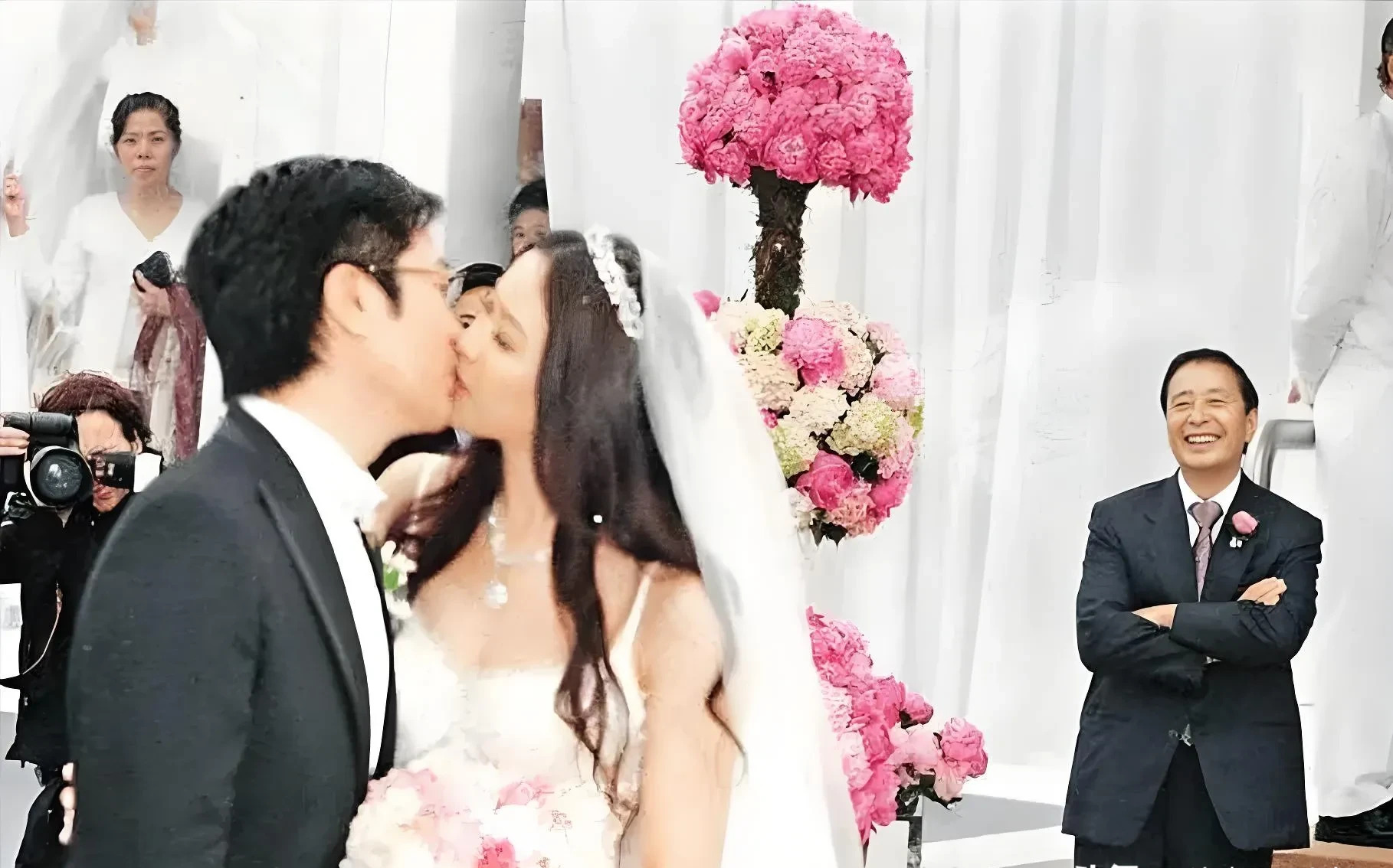 李兆基儿子婚礼花费七亿











豪门婚礼究竟有多壕？李兆基儿子结婚