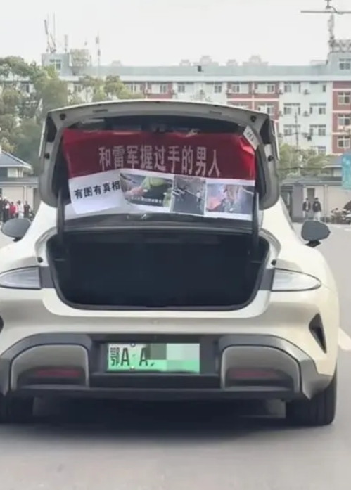 哥，你多少有点招摇过市了