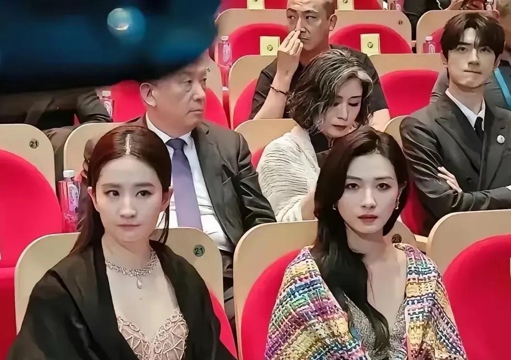 刘亦菲和万茜二位女神，我觉得还是万茜更美