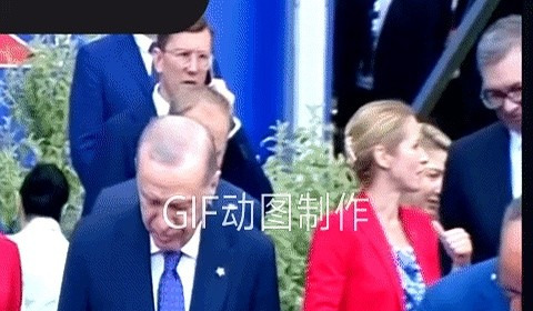 武契奇有人说话，不用慌啦











哎呦喂！看看这欧洲大会，简直就是