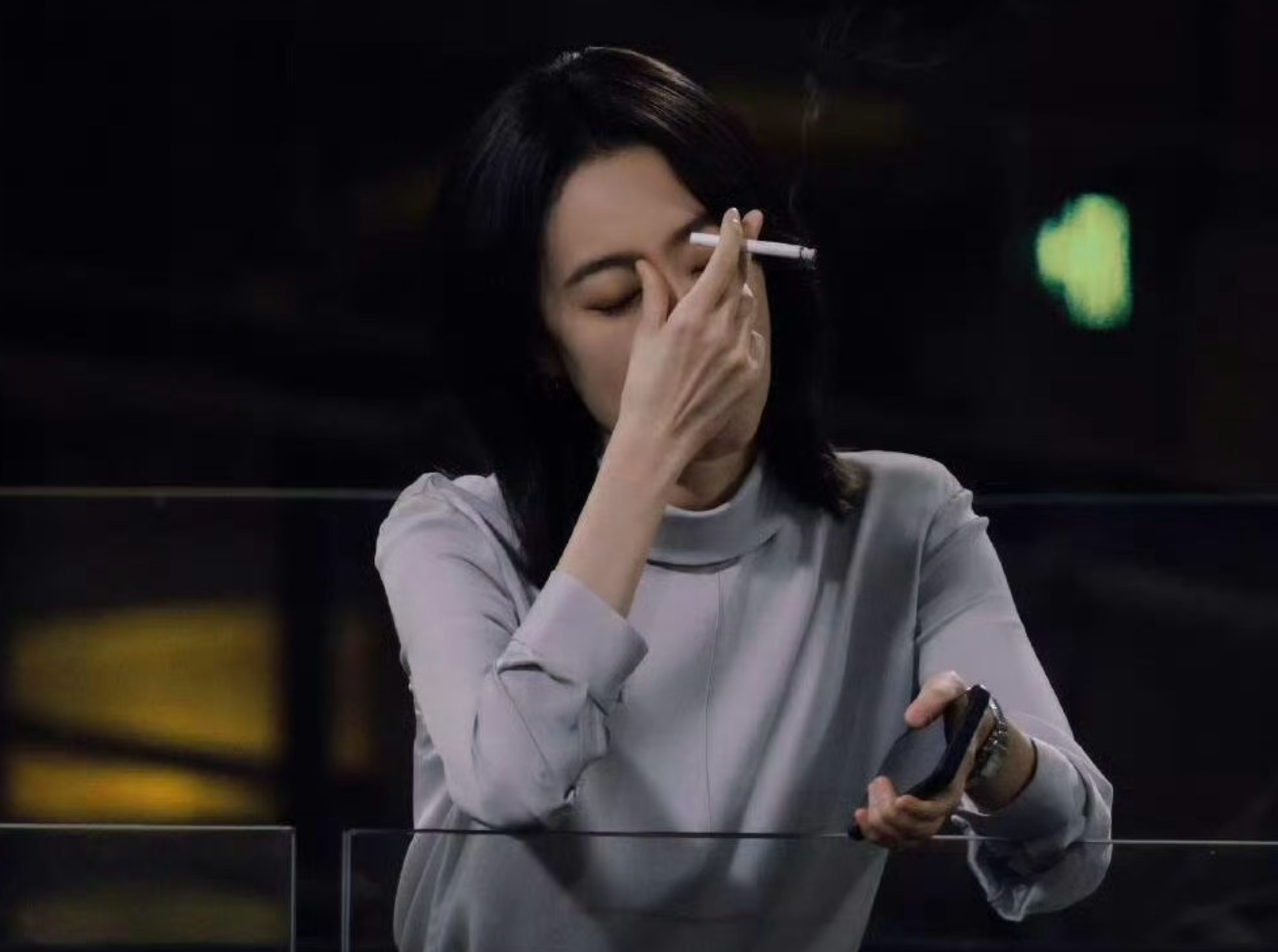 36岁张小斐接住了她的中女时代，演技在线，私服穿搭又酷又帅
