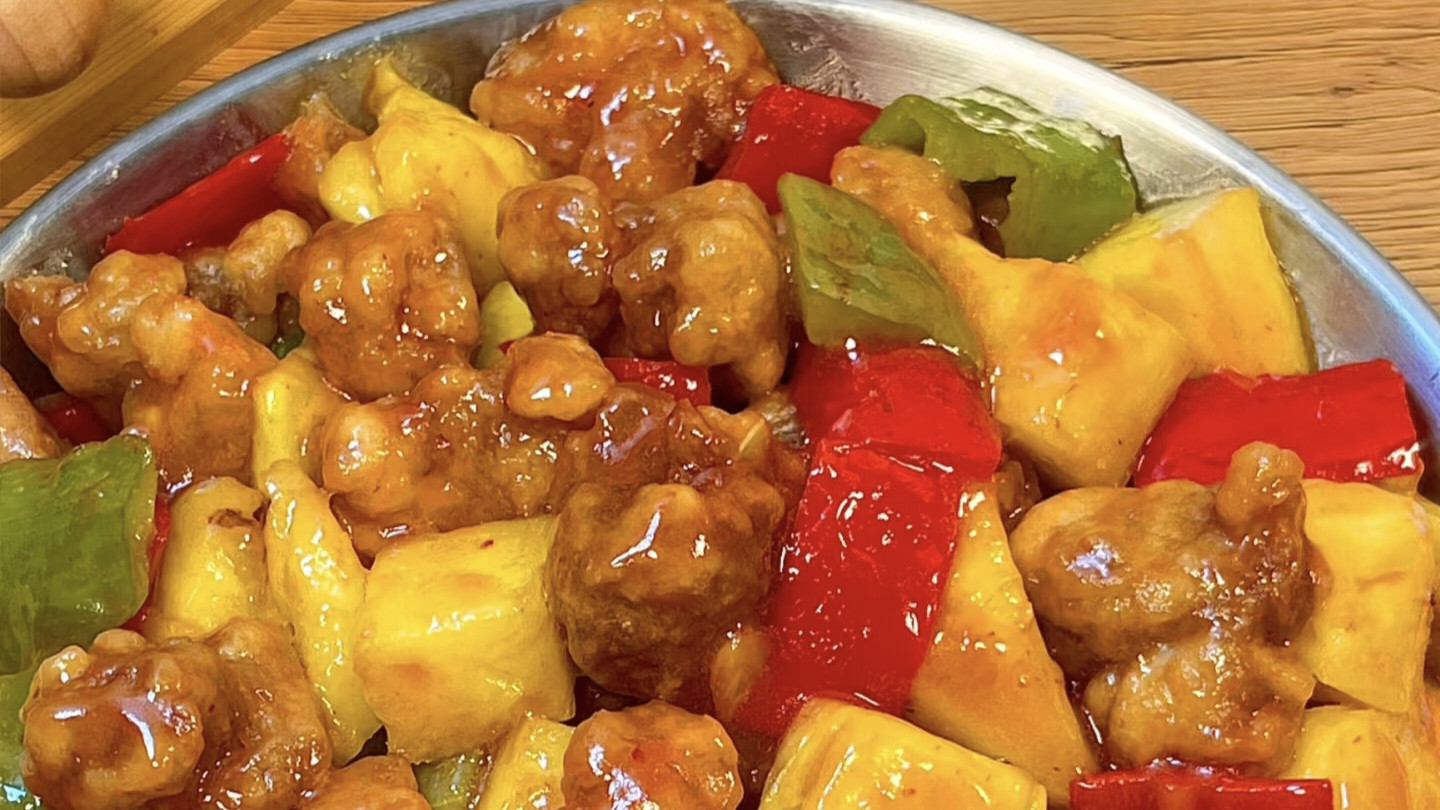 菠萝咕咾肉：厨房里的酸甜小烟花