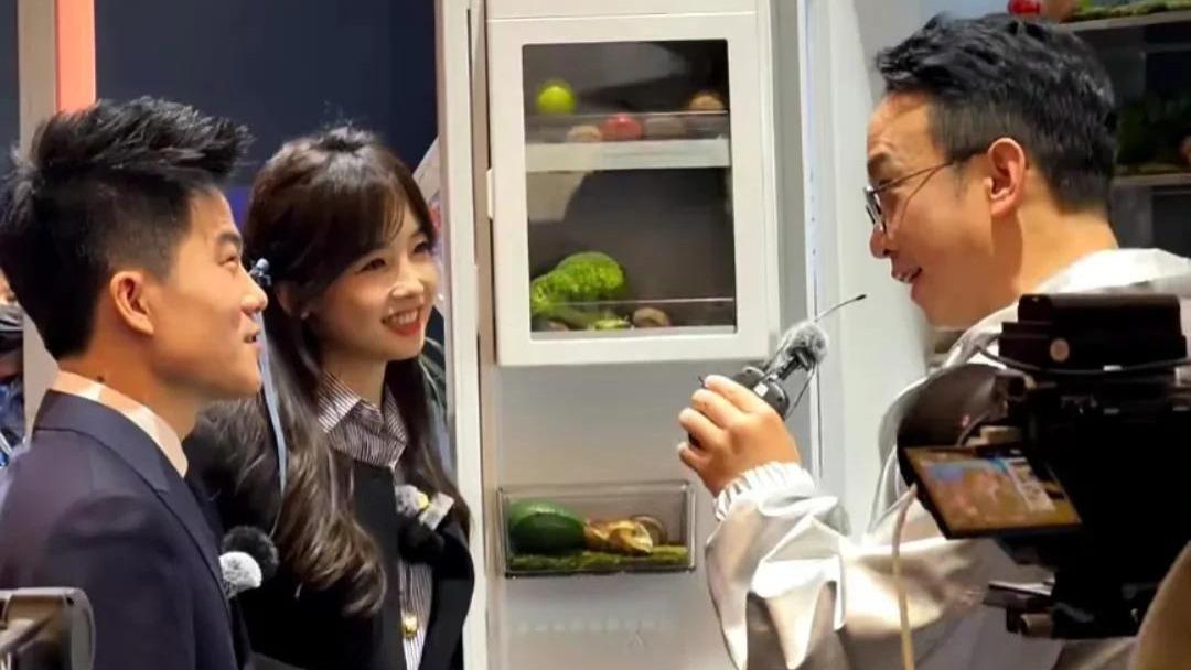 35岁王冰冰最新状态照还是这么可爱甜美，萝莉美女的巅峰