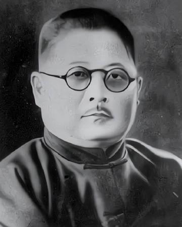 1934年，吉鸿昌遇难后，妻子花8万大洋赎回遗体。不久，她疯了，睡大街、吃烂菜，