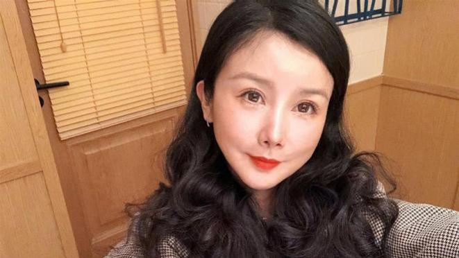孙菲菲官宣离婚，倒贴房车做亲子鉴定，喊话女孩别未婚先孕！