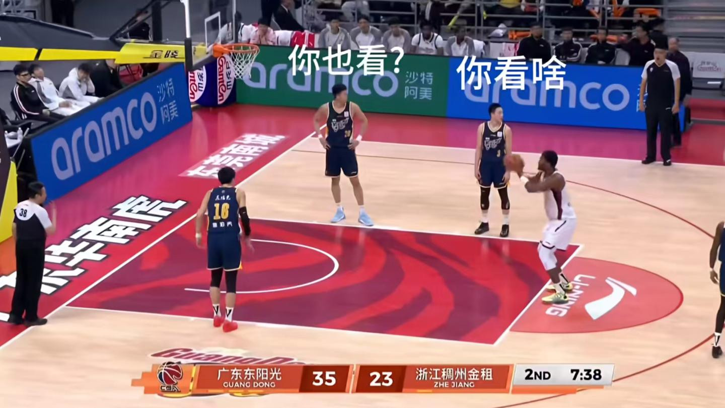 谁注意到约瀚逊罚篮，广东2人眼睛望向另一端失职丢板！