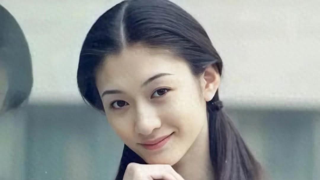 绝世美人穷途末路！李小冉一路繁花狂怼庆奶，和爸爸断绝关系一年