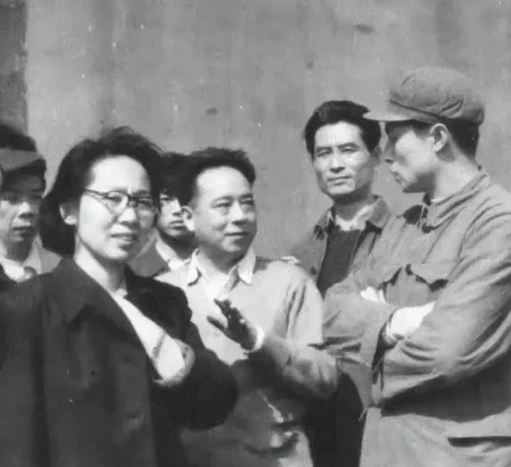 如果能把照片中人物都认出来，至少也得70～80岁的老影迷了。
这是60年代老艺术