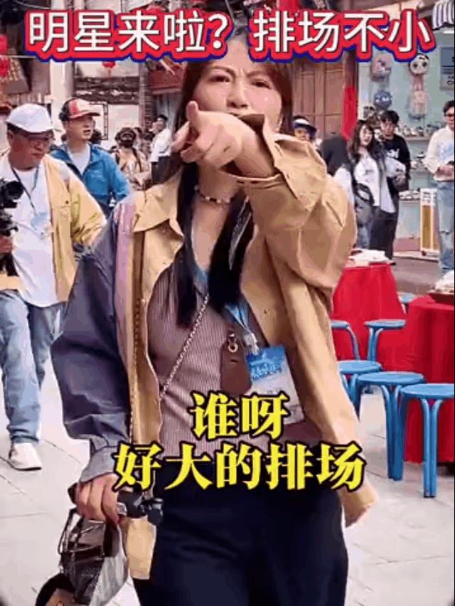 有病得治！这社会上总有那么些人，花自己的钱，长别人的脾气。
真的是小明星大排场，
