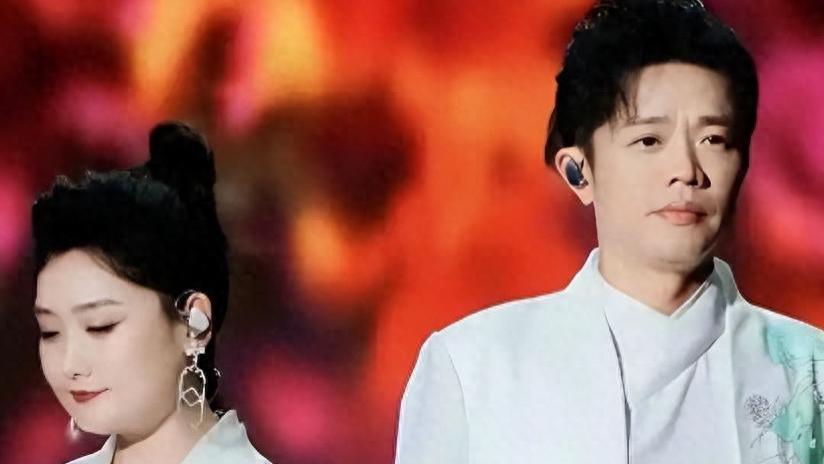 凤凰传奇演唱会连番取消：曾毅陷入争议漩涡？