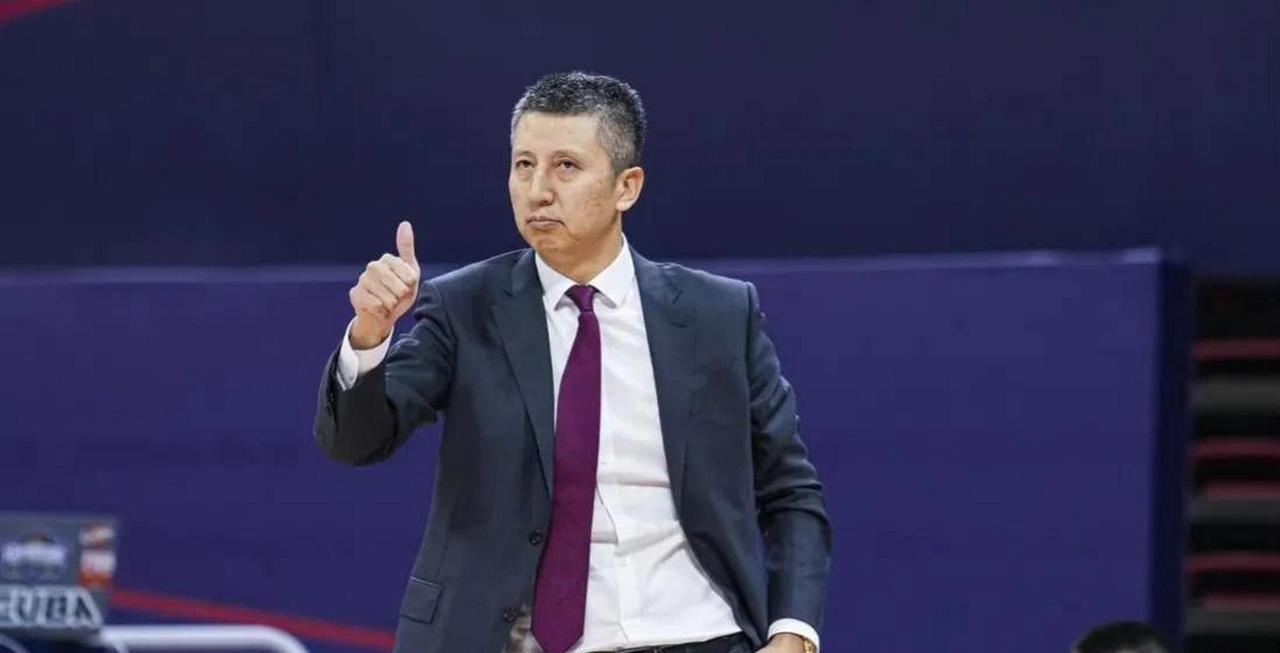 郭士强有新的选择！
在NBA夏季联赛中，不仅李祥波、陈国豪表现不错，年轻小将管子