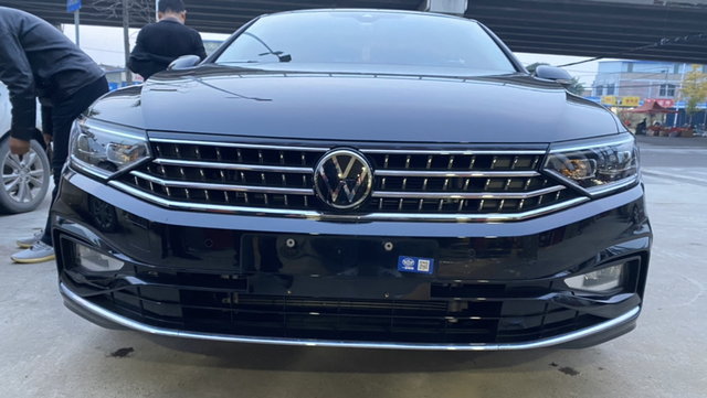 23款迈腾330豪华小黄灯越看越丑
有没有改过蛋黄灯的老铁，我了解到这个只能改尺