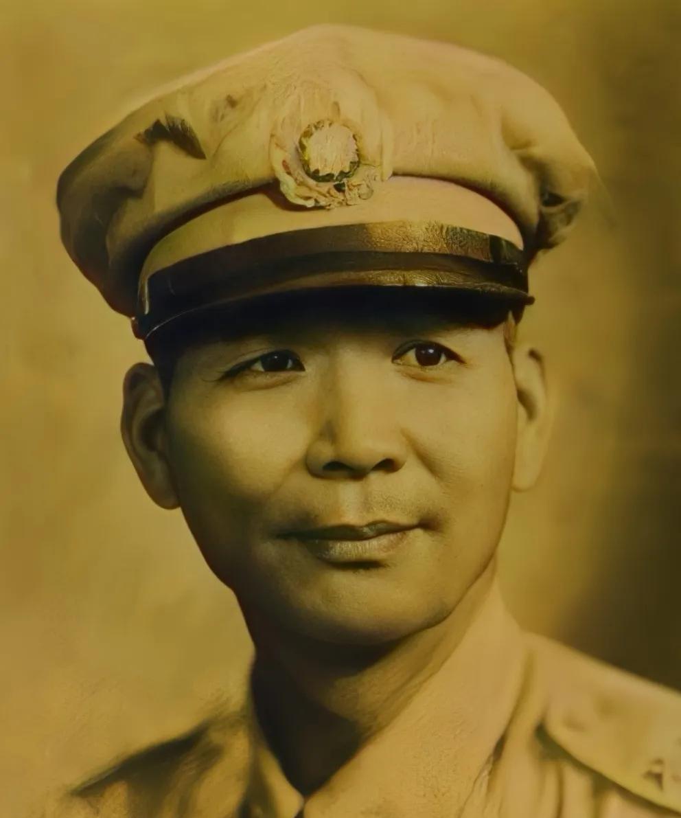胡琏晚年苦研历史，终于弄明白一事：原来自己的对手不是陈毅。
胡琏，曾是国民党军中